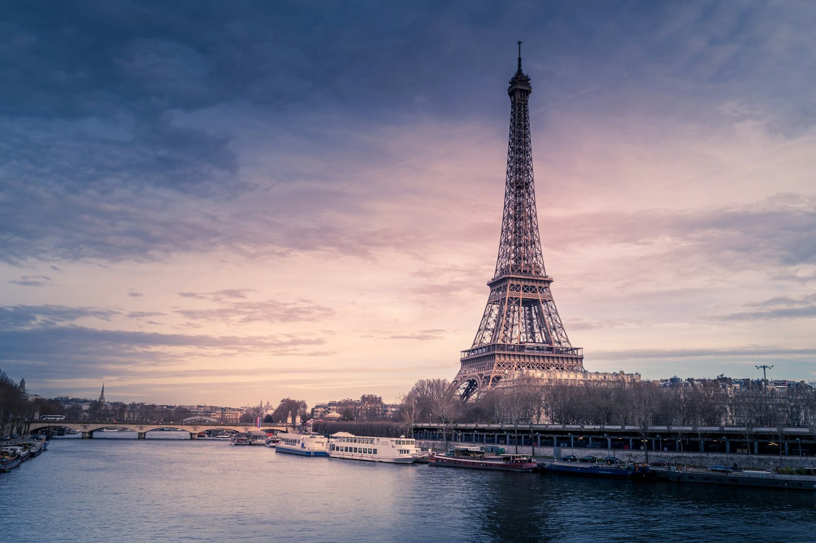Paris, la Ville Lumière